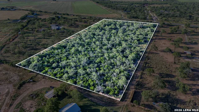 1181 STATE HIGHWAY 173 Bigfoot, TX 78005