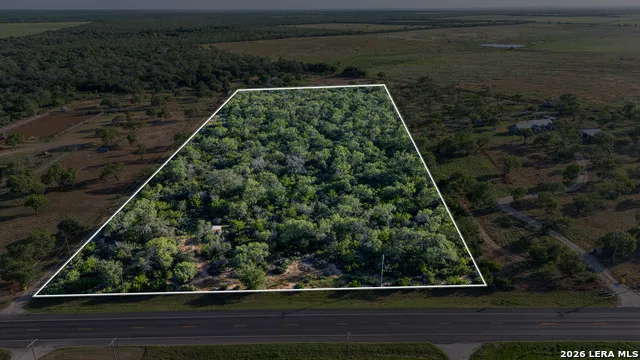 1181 STATE HIGHWAY 173 Bigfoot, TX 78005