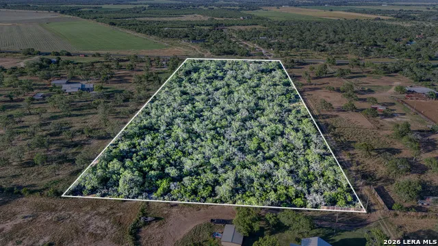 1181 STATE HIGHWAY 173 Bigfoot, TX 78005
