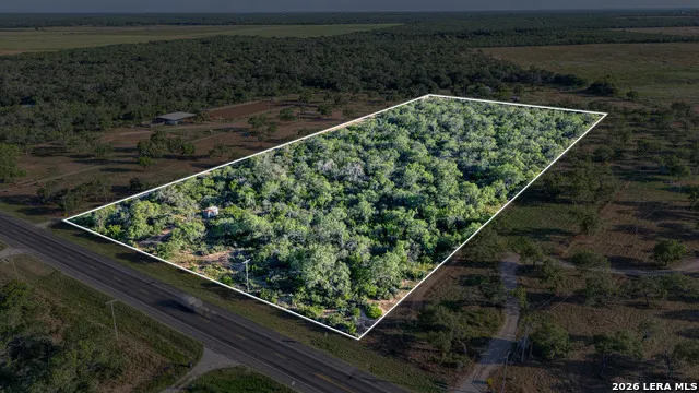 1181 STATE HIGHWAY 173 Bigfoot, TX 78005
