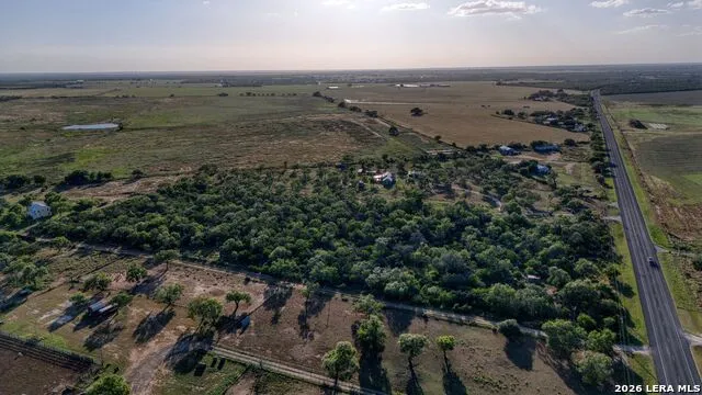 1181 STATE HIGHWAY 173 Bigfoot, TX 78005