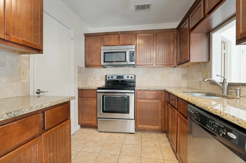 18131 Whispering Gables Lane Dallas, TX 75287