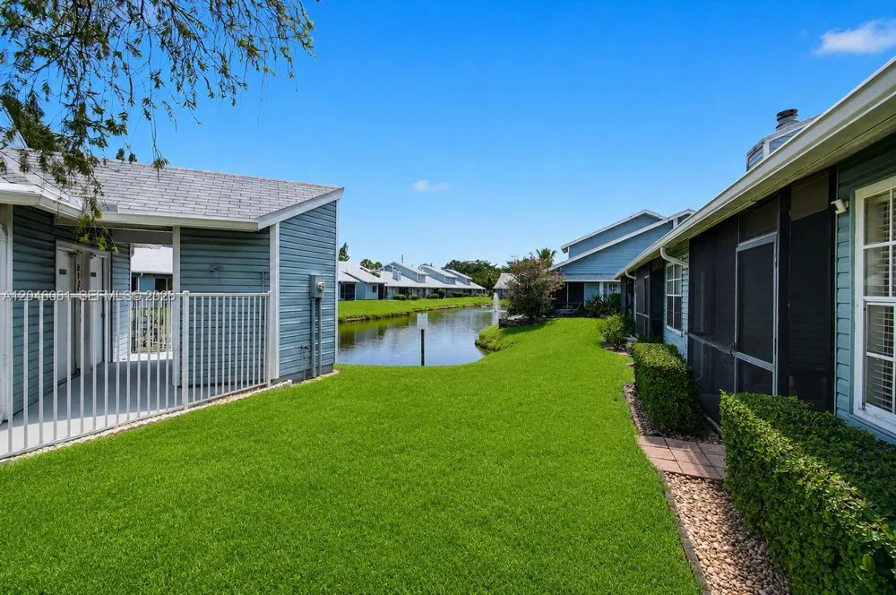 3855 Island Club Cir Lake Worth, FL 33462