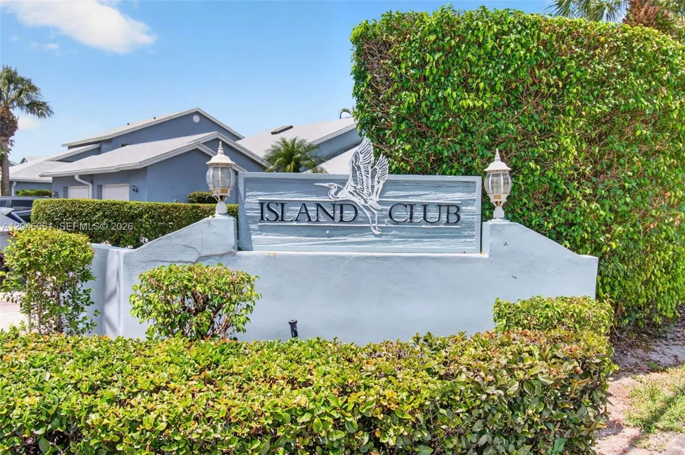 3855 Island Club Cir Lake Worth, FL 33462