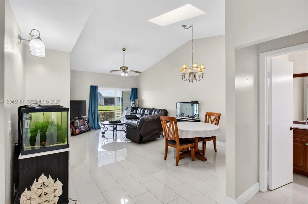 3855 Island Club Cir Lake Worth, FL 33462