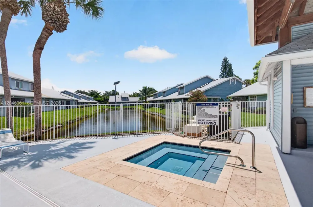 3855 Island Club Cir Lake Worth, FL 33462