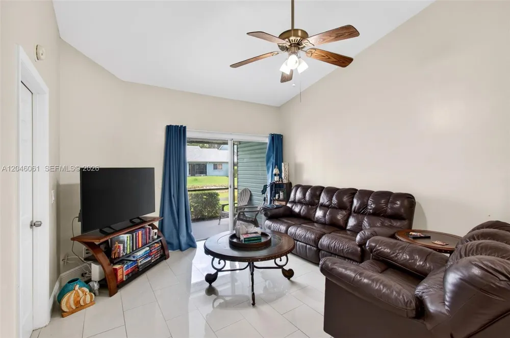 3855 Island Club Cir Lake Worth, FL 33462