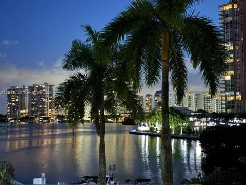 3530 Mystic Pointe Dr #405