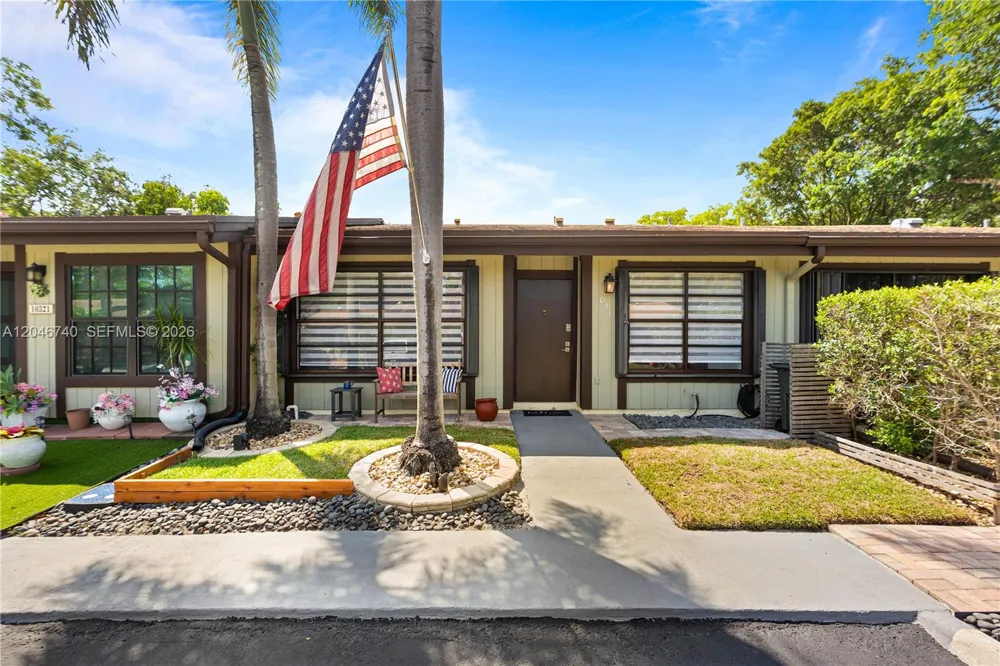 10311 Laurel Ct Pembroke Pines, FL 33026