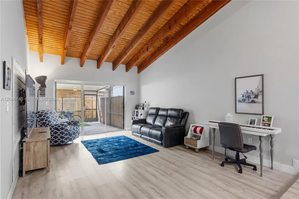 10311 Laurel Ct Pembroke Pines, FL 33026