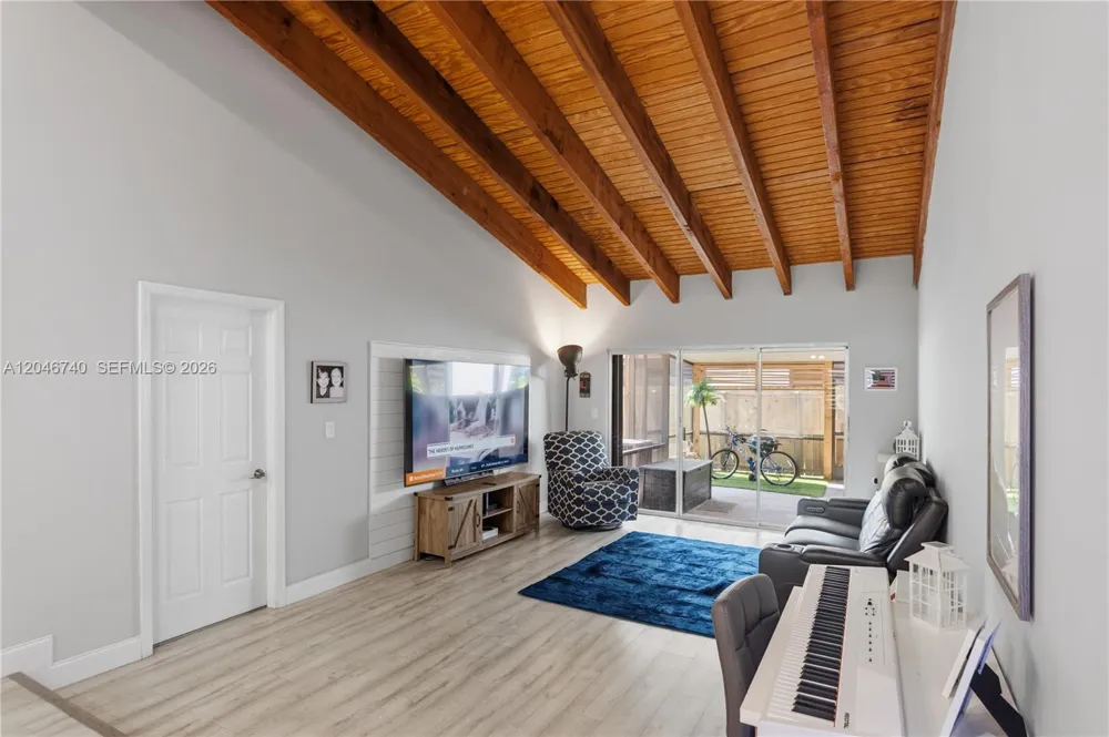 10311 Laurel Ct Pembroke Pines, FL 33026