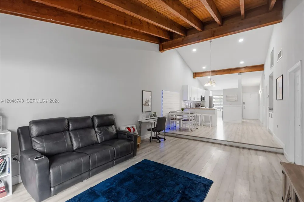 10311 Laurel Ct Pembroke Pines, FL 33026