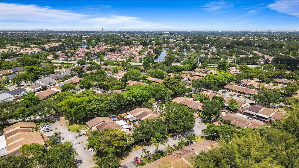 10311 Laurel Ct Pembroke Pines, FL 33026
