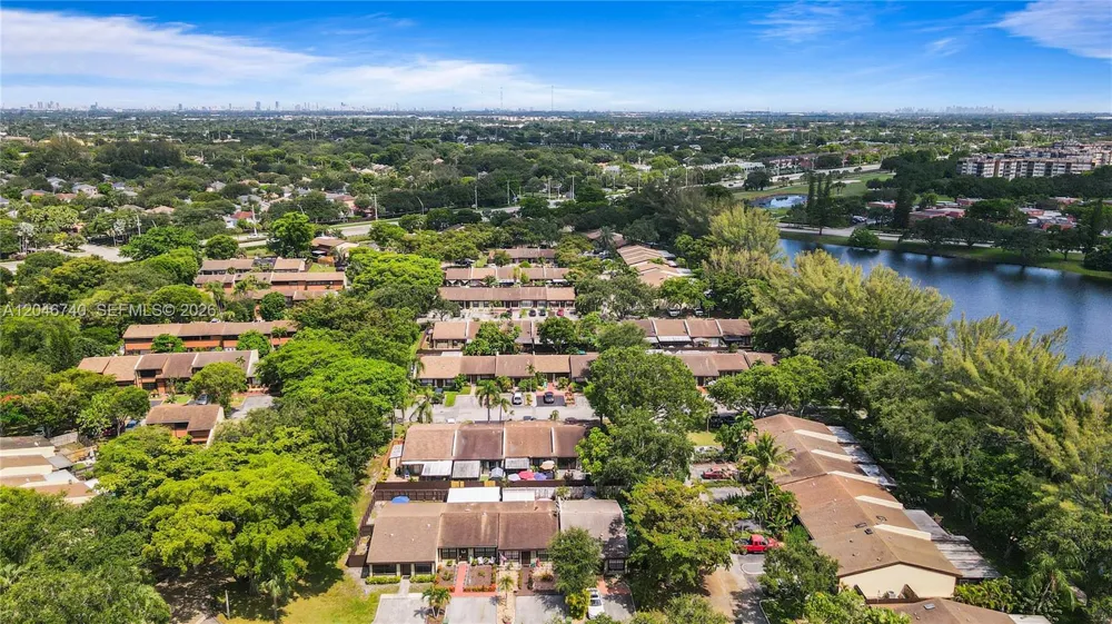 10311 Laurel Ct Pembroke Pines, FL 33026