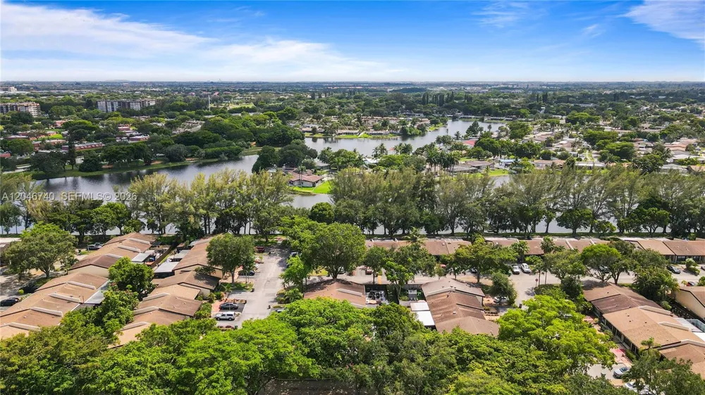 10311 Laurel Ct Pembroke Pines, FL 33026