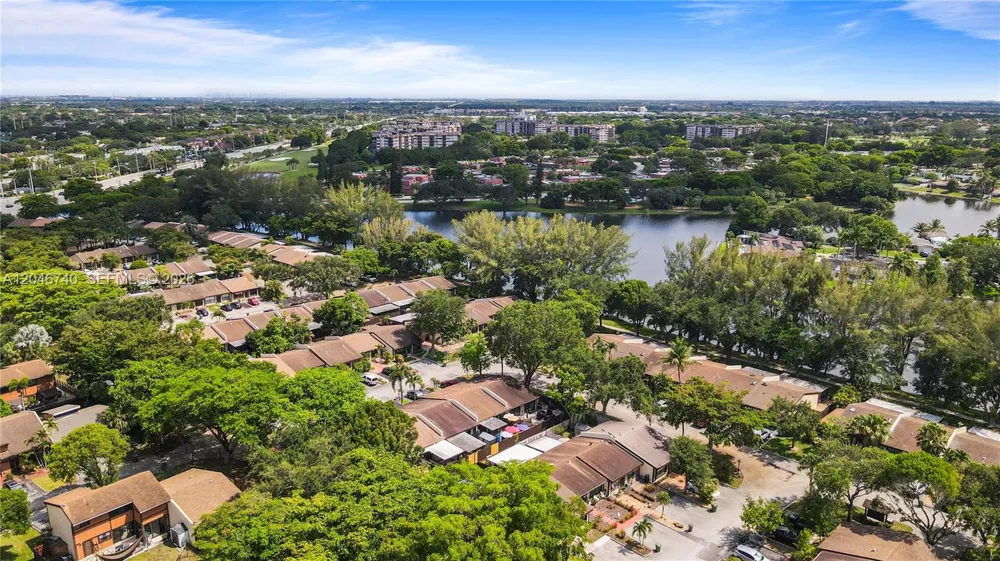 10311 Laurel Ct Pembroke Pines, FL 33026
