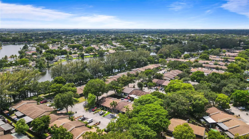 10311 Laurel Ct Pembroke Pines, FL 33026