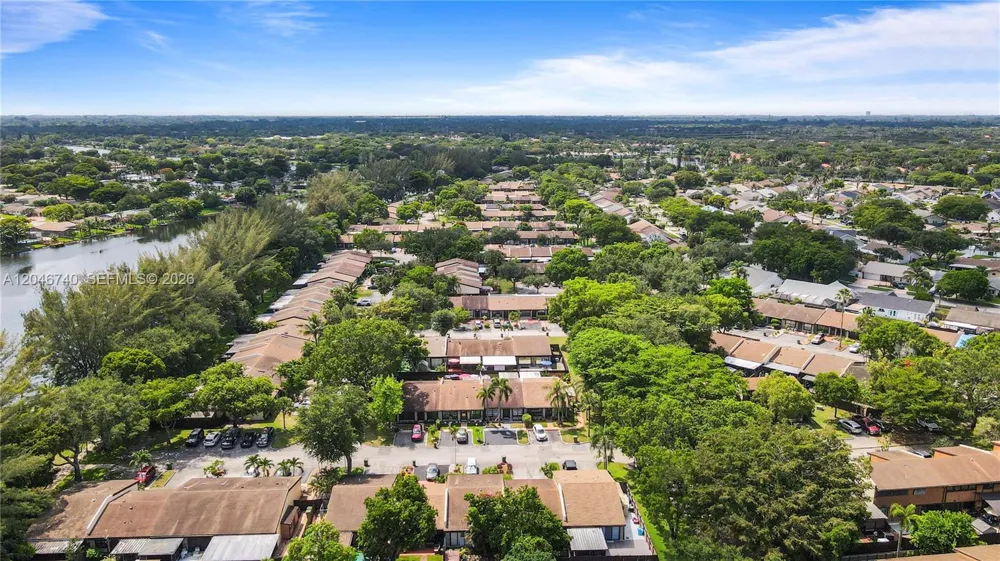 10311 Laurel Ct Pembroke Pines, FL 33026