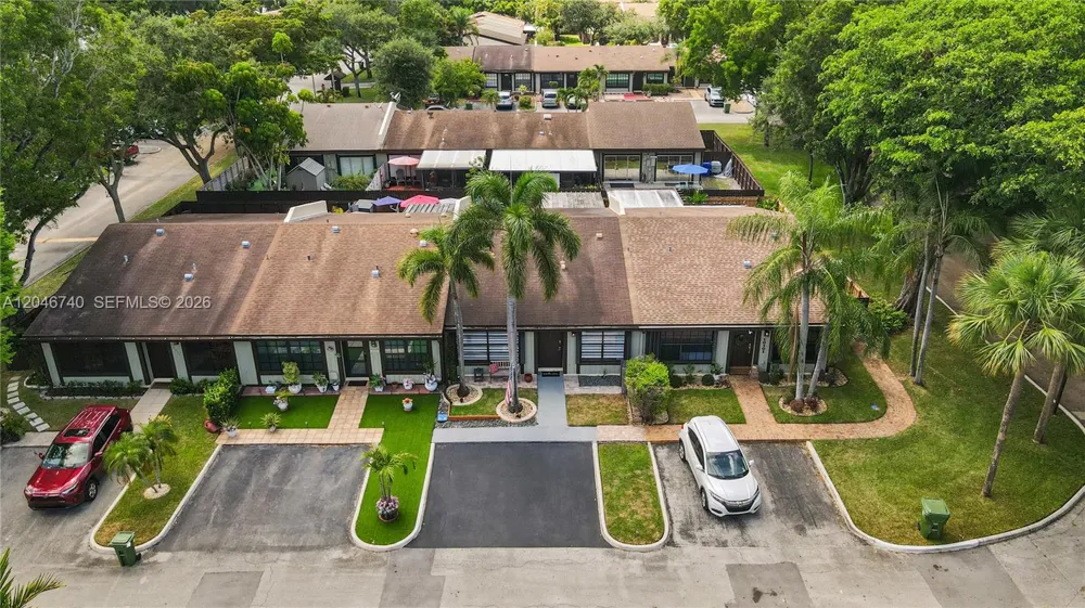 10311 Laurel Ct Pembroke Pines, FL 33026