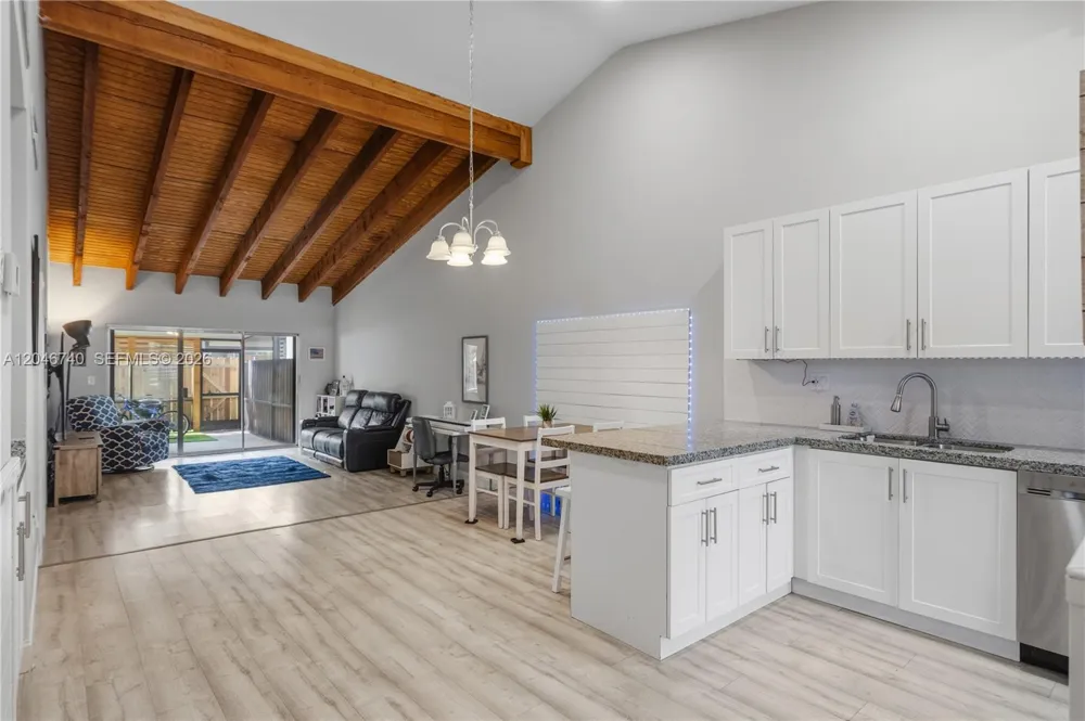 10311 Laurel Ct Pembroke Pines, FL 33026