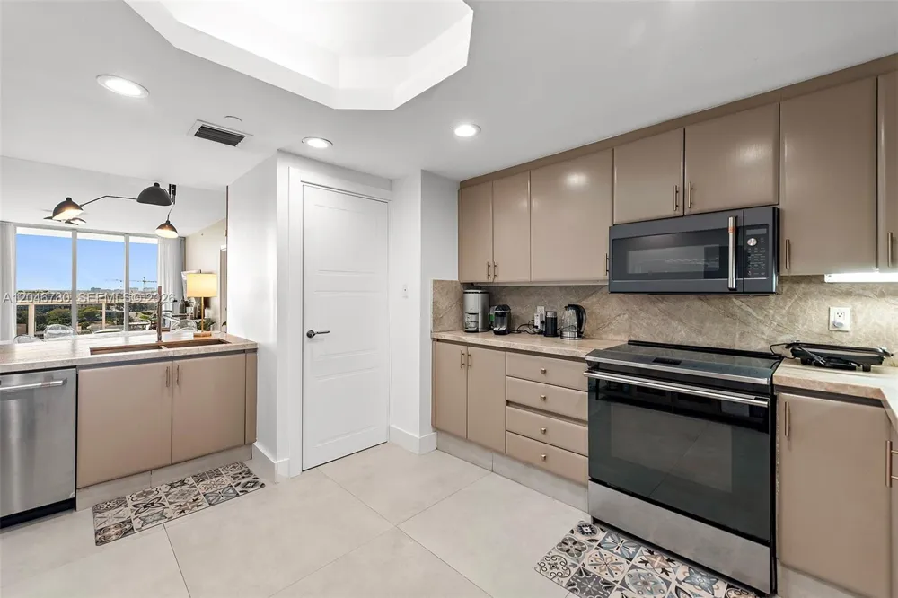 9595 Collins Ave #N10F Surfside, FL 33154