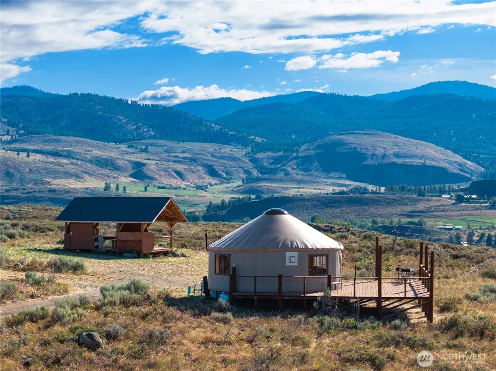 35 Chewuch Heights Road Winthrop, WA 98862