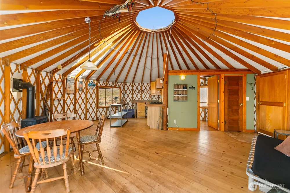35 Chewuch Heights Road Winthrop, WA 98862