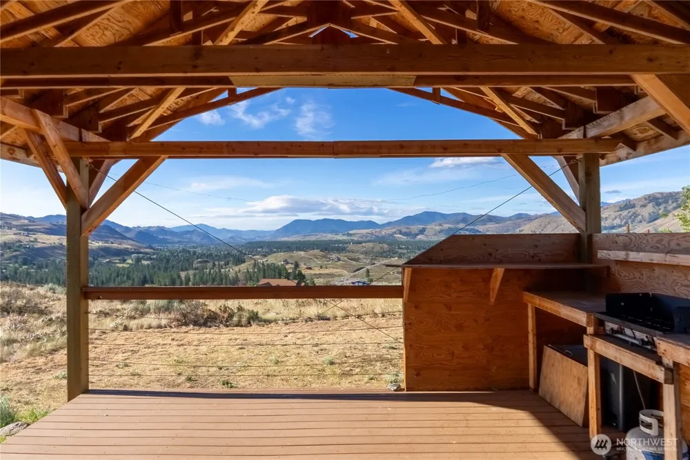 35 Chewuch Heights Road Winthrop, WA 98862