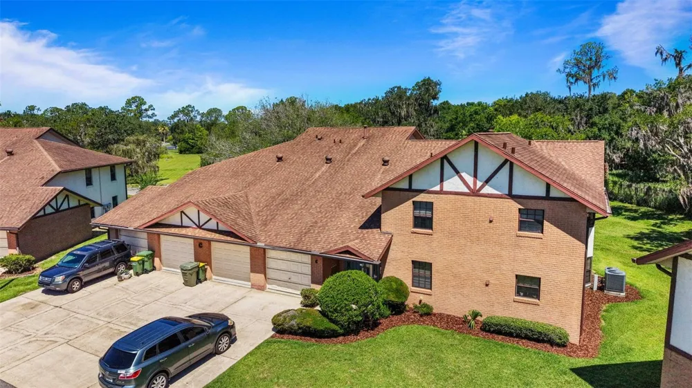 100 E OAK TERRACE DRIVE #C1 Leesburg, FL 34748