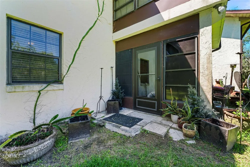 100 E OAK TERRACE DRIVE #C1 Leesburg, FL 34748