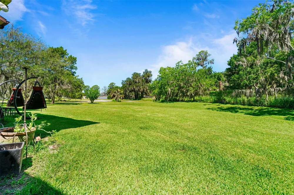 100 E OAK TERRACE DRIVE #C1 Leesburg, FL 34748