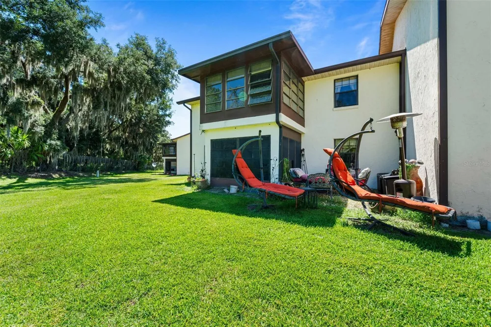 100 E OAK TERRACE DRIVE #C1 Leesburg, FL 34748