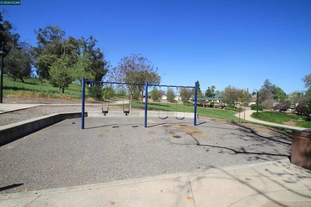 1506 Ashwood Dr Martinez, CA 94553