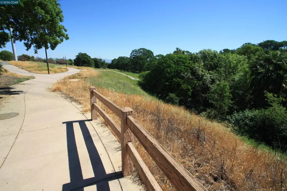 1506 Ashwood Dr Martinez, CA 94553