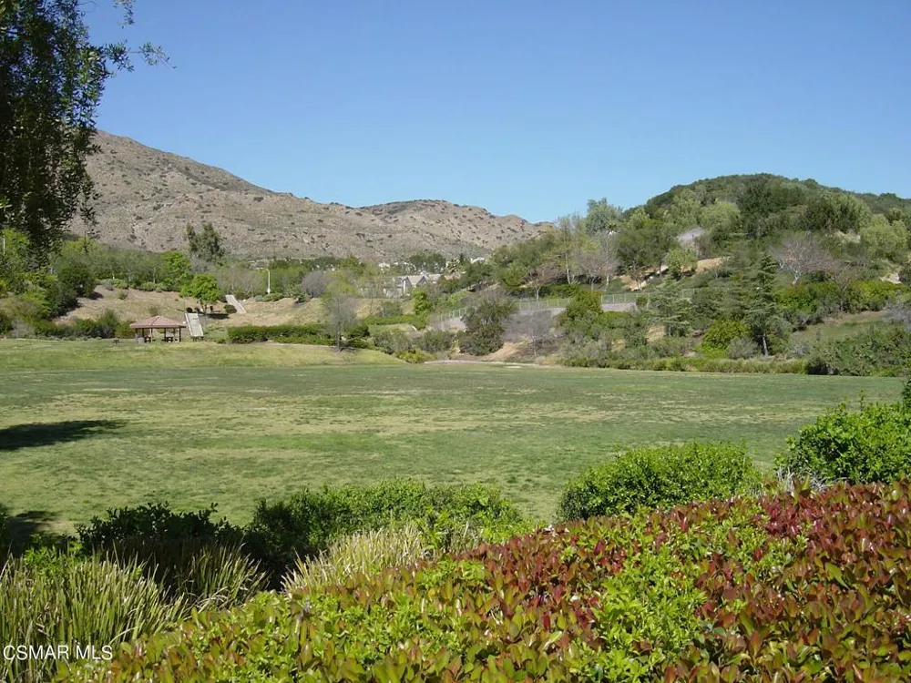 6813 Eaglehaven Lane Oak Park, CA 91377
