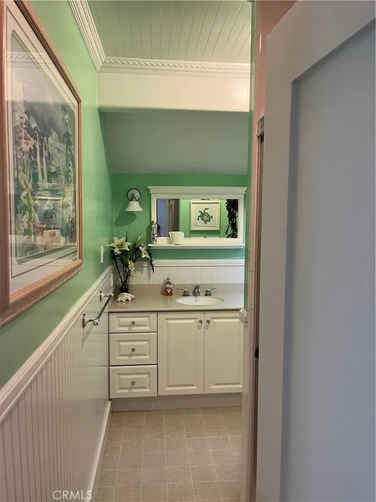 335 Clemente Avenue Avalon, CA 90704