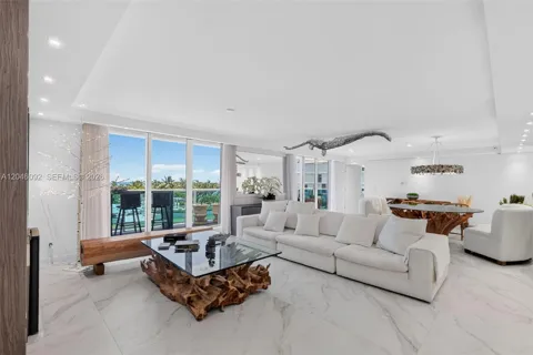 2301 Collins Ave #440-443