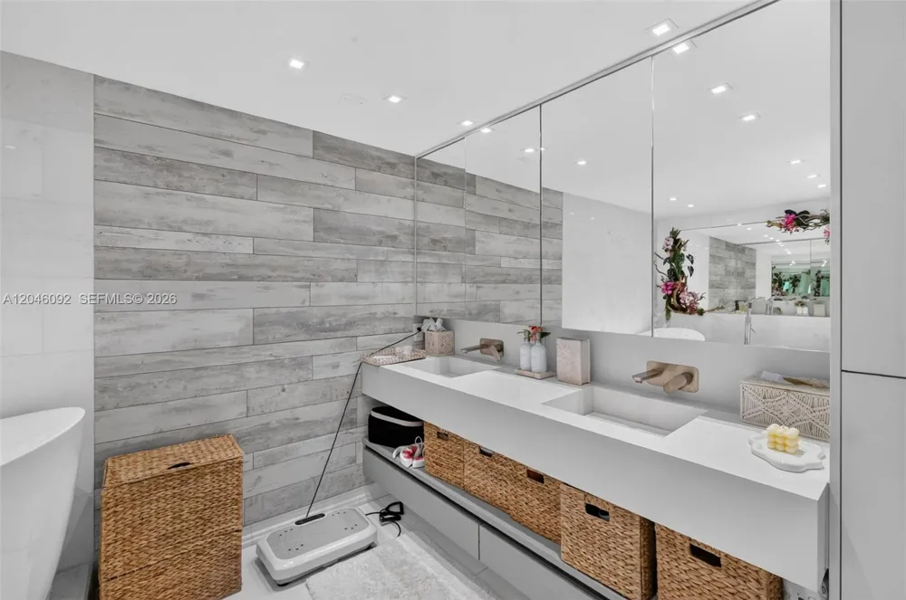 2301 Collins Ave #440-443 Miami Beach, FL 33139