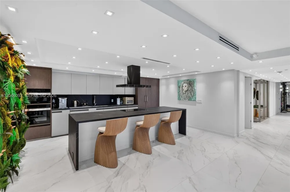 2301 Collins Ave #440-443 Miami Beach, FL 33139