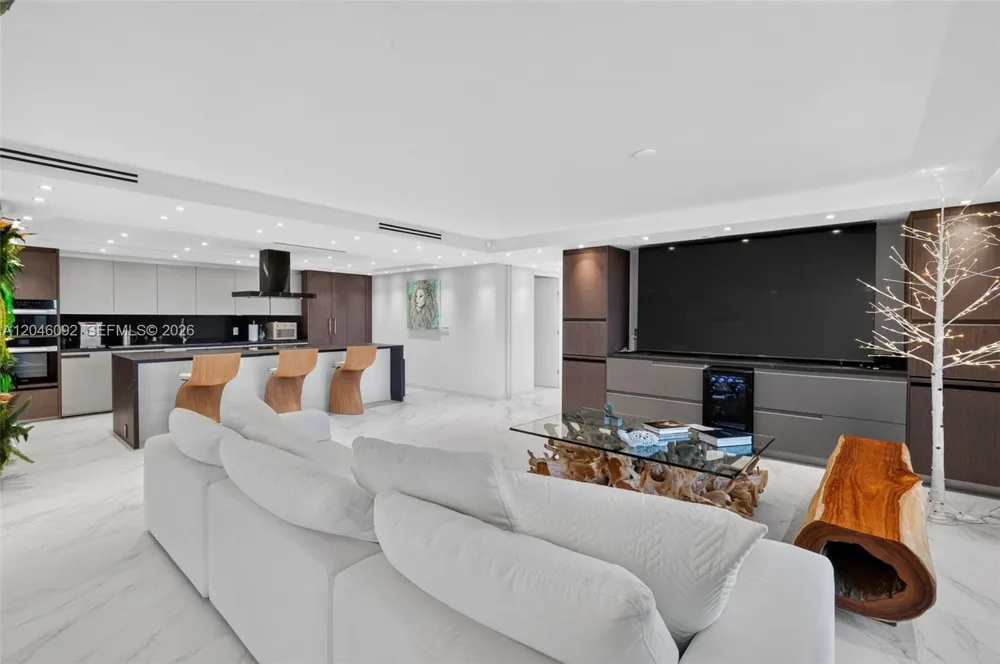 2301 Collins Ave #440-443 Miami Beach, FL 33139