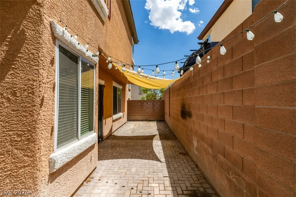9341 Colorful Rainbow Avenue Las Vegas, NV 89166
