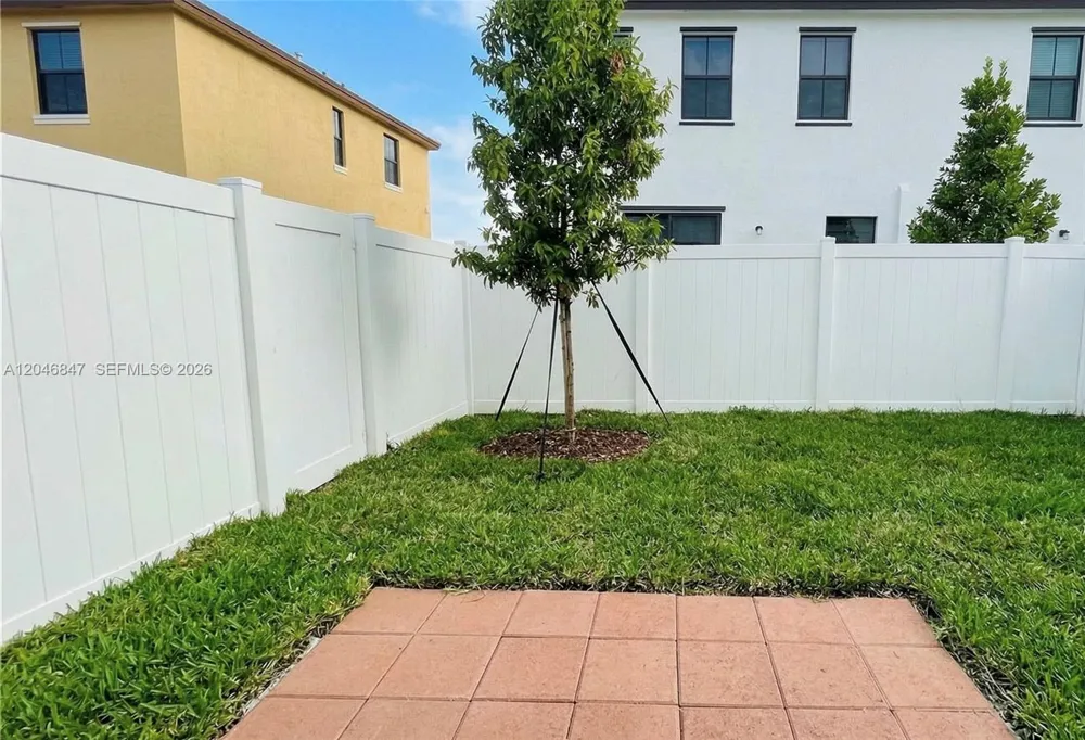 3338 W 112th St Hialeah, FL 33018