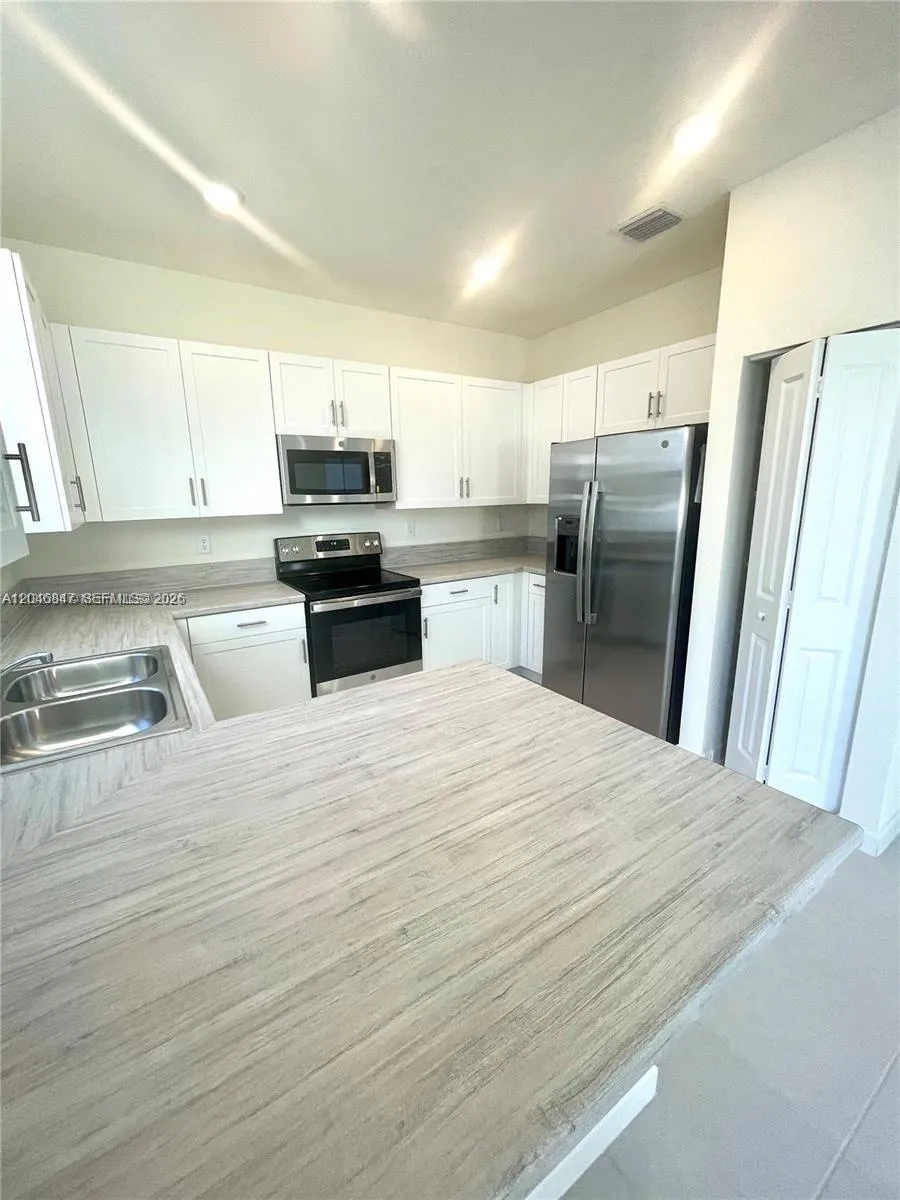 3338 W 112th St Hialeah, FL 33018
