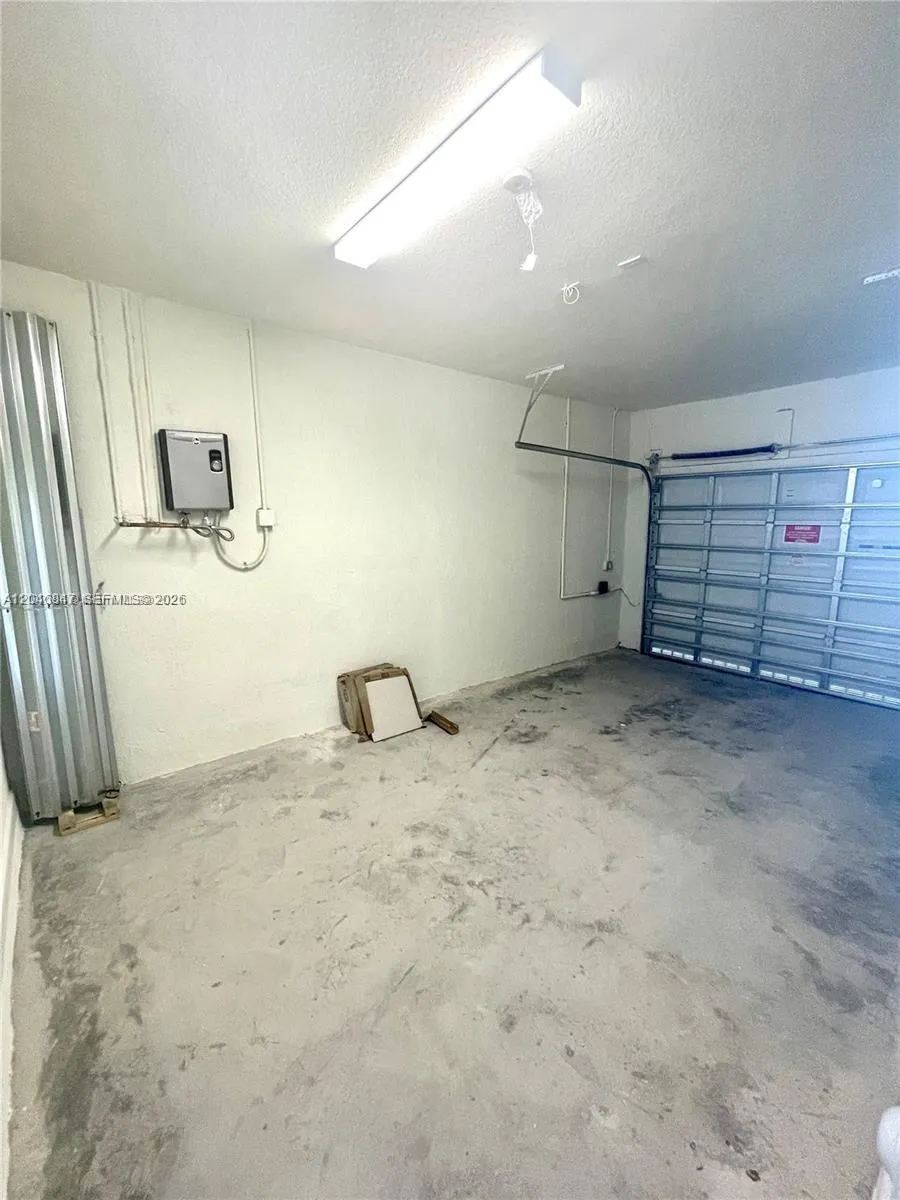 3338 W 112th St Hialeah, FL 33018