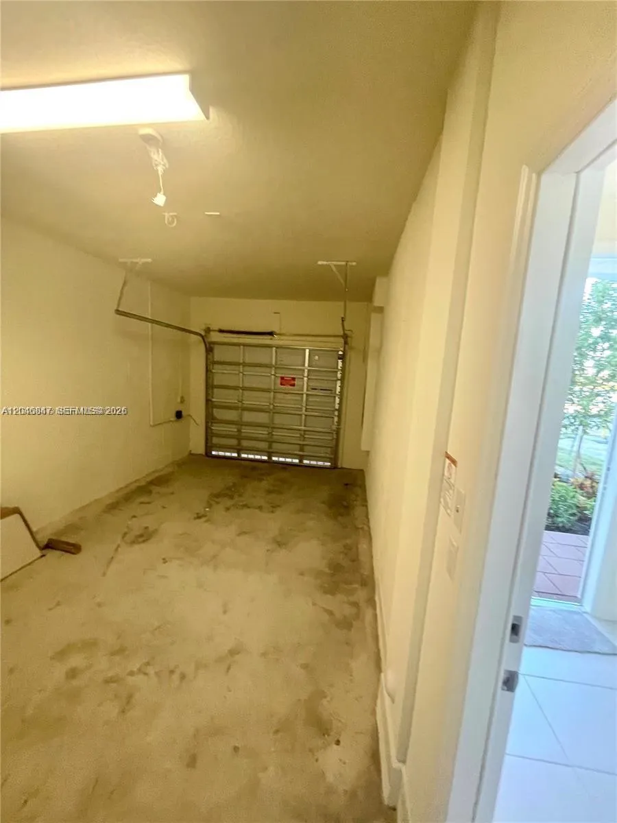 3338 W 112th St Hialeah, FL 33018
