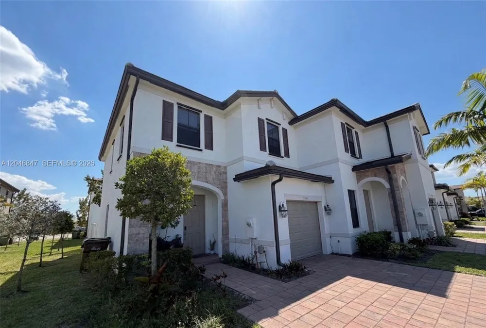 3338 W 112th St Hialeah, FL 33018