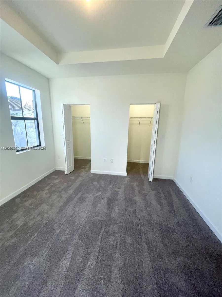 3338 W 112th St Hialeah, FL 33018