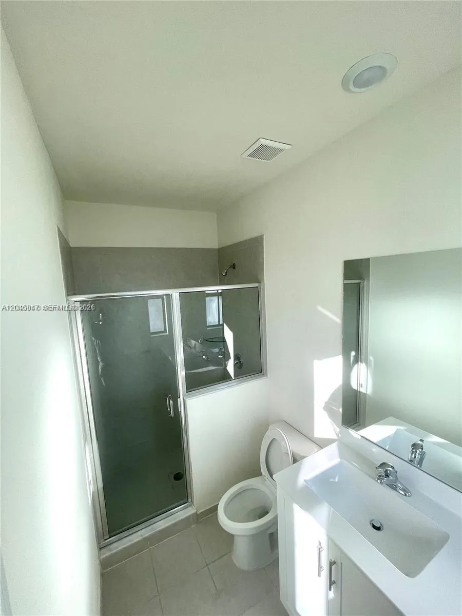 3338 W 112th St Hialeah, FL 33018