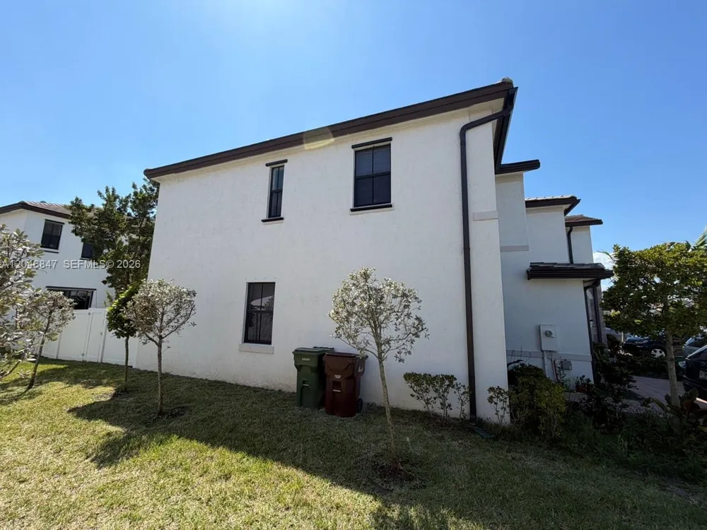 3338 W 112th St Hialeah, FL 33018