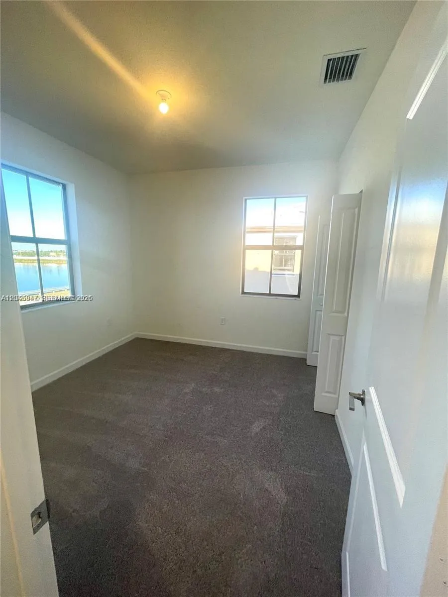 3338 W 112th St Hialeah, FL 33018